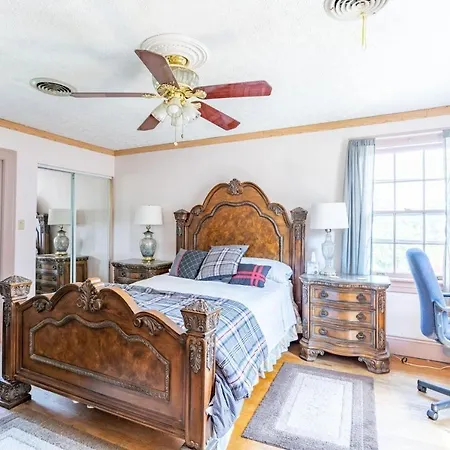 Home Sweet Home Suite: Liberty University Adjacent